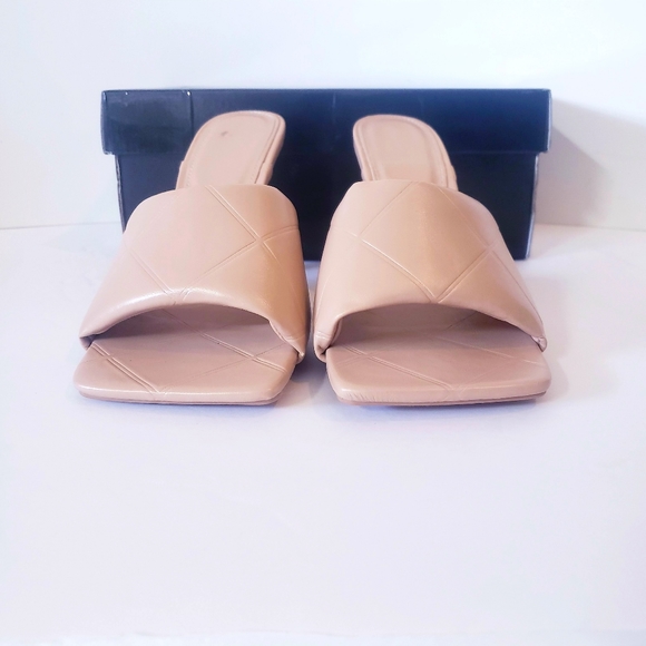 Nude Quilted Slip On Heels NIB - Picture 3 of 7